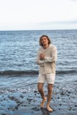 Vyriški lininiai marškiniai su gobtuvu ir ilgomis rankovėmis, smulkaus vaflinio audimo - Image 7